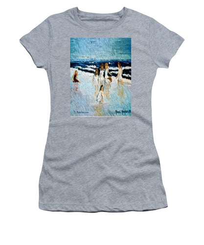 Family at the beach - Women's T-Shirt