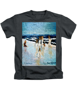 Family at the beach - Kids T-Shirt