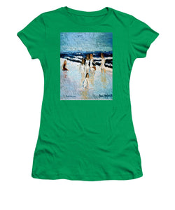 Family at the beach - Women's T-Shirt