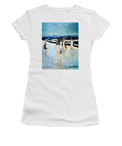 Family at the beach - Women's T-Shirt