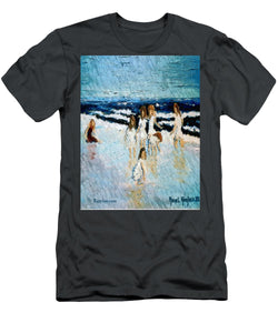 Family at the beach - T-Shirt